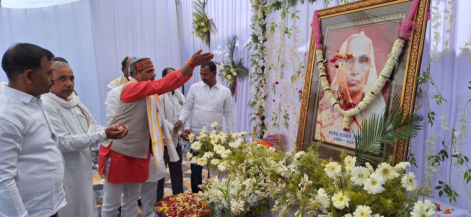 -“भगवान हर जगह नहीं हो सकते इसलिए उन्होंने माँ बनायीं है”. चंदौली के जनसेवक सूर्यमुनि तिवारी जी