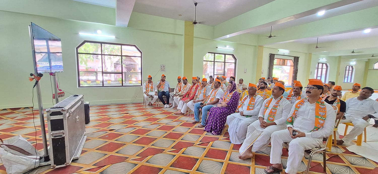 -बीते दिवस रविवार को चंदौली के पंडित दीनदयाल उपाध्याय नगर स्थित पोद्दार भवन में भाजपा कार्यकर्ताओं क