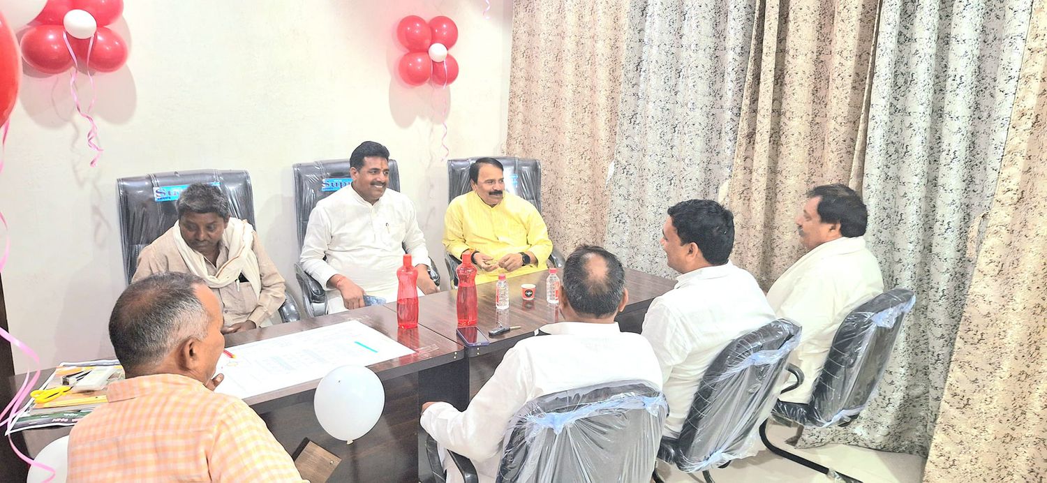 -हाल ही में रविवार को चंदौली जिले में स्थित रेमा मोड़, गोधना के निकट व्यापारिक सहयोगी मनोज चौहान के 