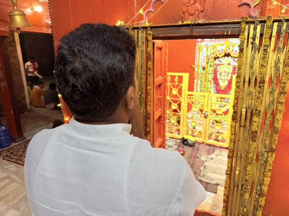 -पूर्व विधानसभा प्रत्याशी सकलडीहा के राजनेता सूर्यमुनि तिवारी जी ने बताया कि आज अपने पावन पैतृक ग्रा