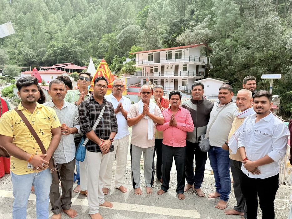 -पूर्व विधानसभा प्रत्याशी सकलडीहा के राजनेता सूर्यमुनि तिवारी जी ने बताया कि उत्तराखंड राज्य स्थित क