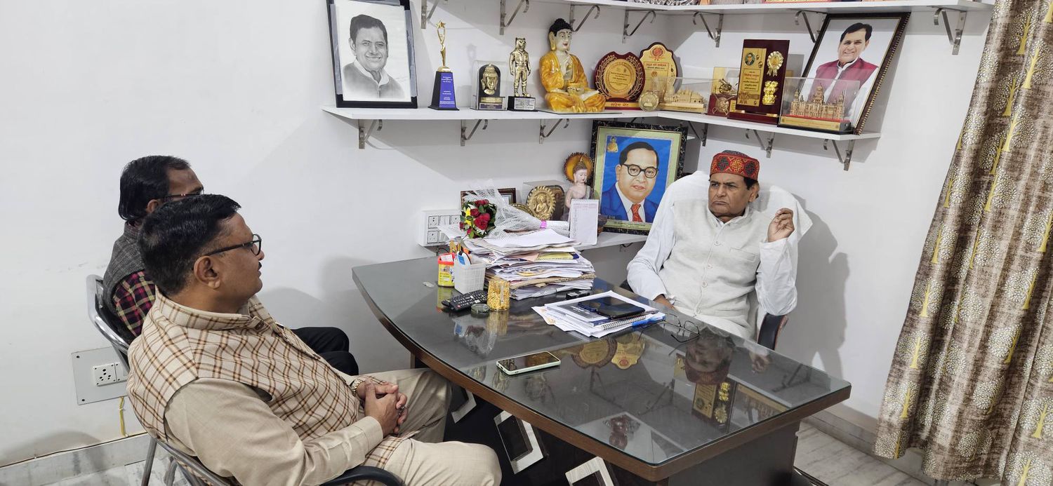 -प्रदेश के वरिष्ठ नेता डी.पी. भारती ने लखनऊ स्थित आवास पर सामाजिक चिंतक, प्रखर वक्ता एवं माननीय विधा