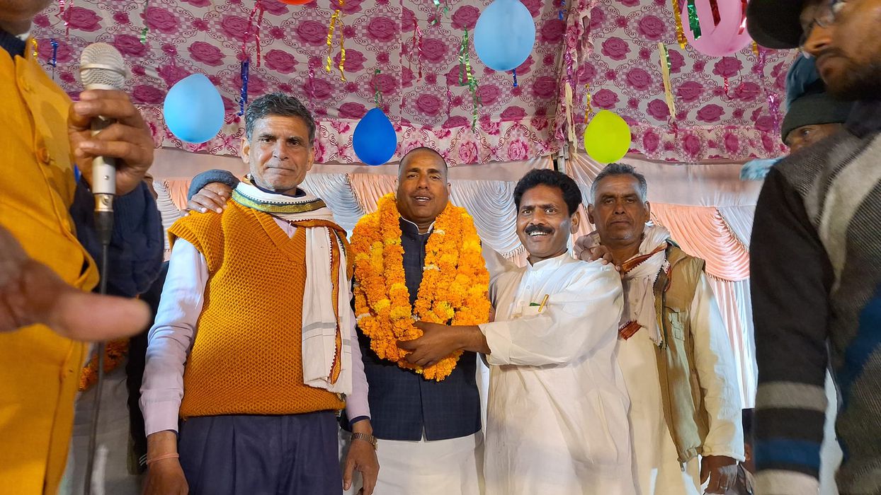 -“ऐसा चाहूँ राज मैं जहाँ मिलै सबन को अन्न. छोट बड़ो सब सम बसै, रैदास रहै प्रसन्न ..” 