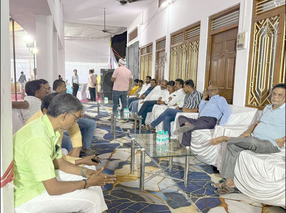 -पूर्व विधानसभा प्रत्याशी सकलडीहा के राजनेता सूर्यमुनि तिवारी जी ने बताया कि आज विधानसभा मुगलसराय (प