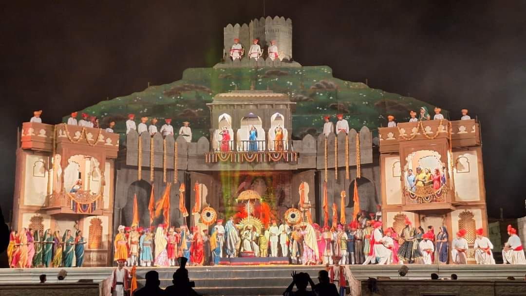 -पूर्व विधानसभा प्रत्याशी भारतीय जनता पार्टी के नेता सूर्यमुनि तिवारी जी ने बताया कि रंगभूमि काशी हि