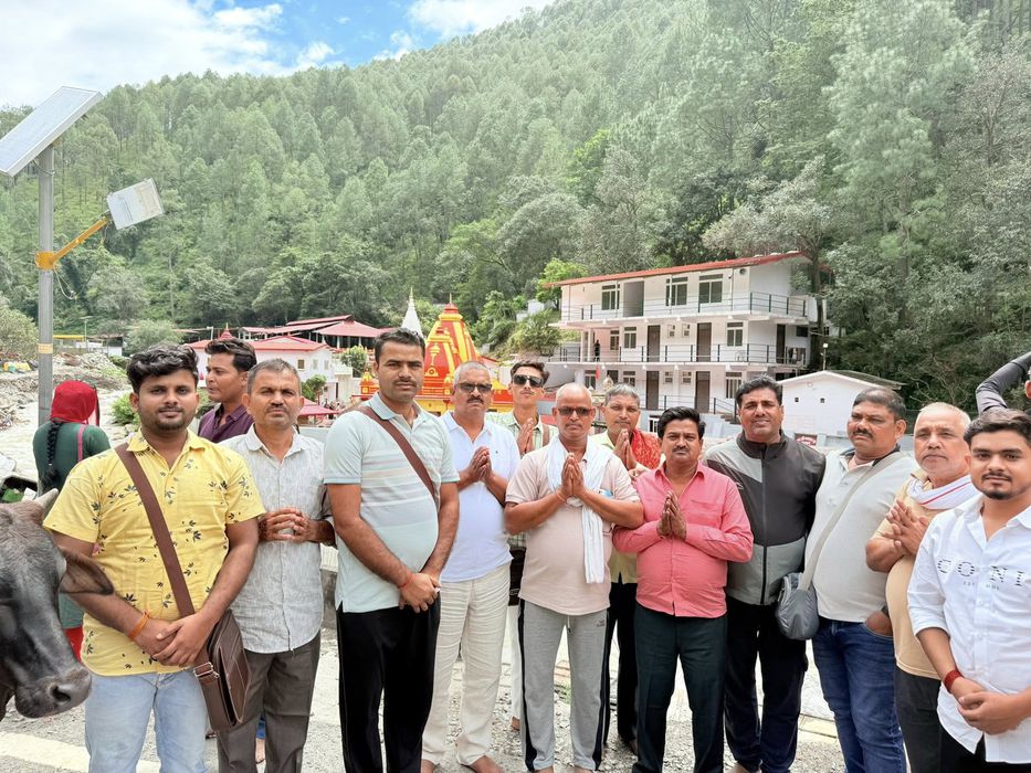 -पूर्व विधानसभा प्रत्याशी सकलडीहा के राजनेता सूर्यमुनि तिवारी जी ने बताया कि उत्तराखंड राज्य स्थित क