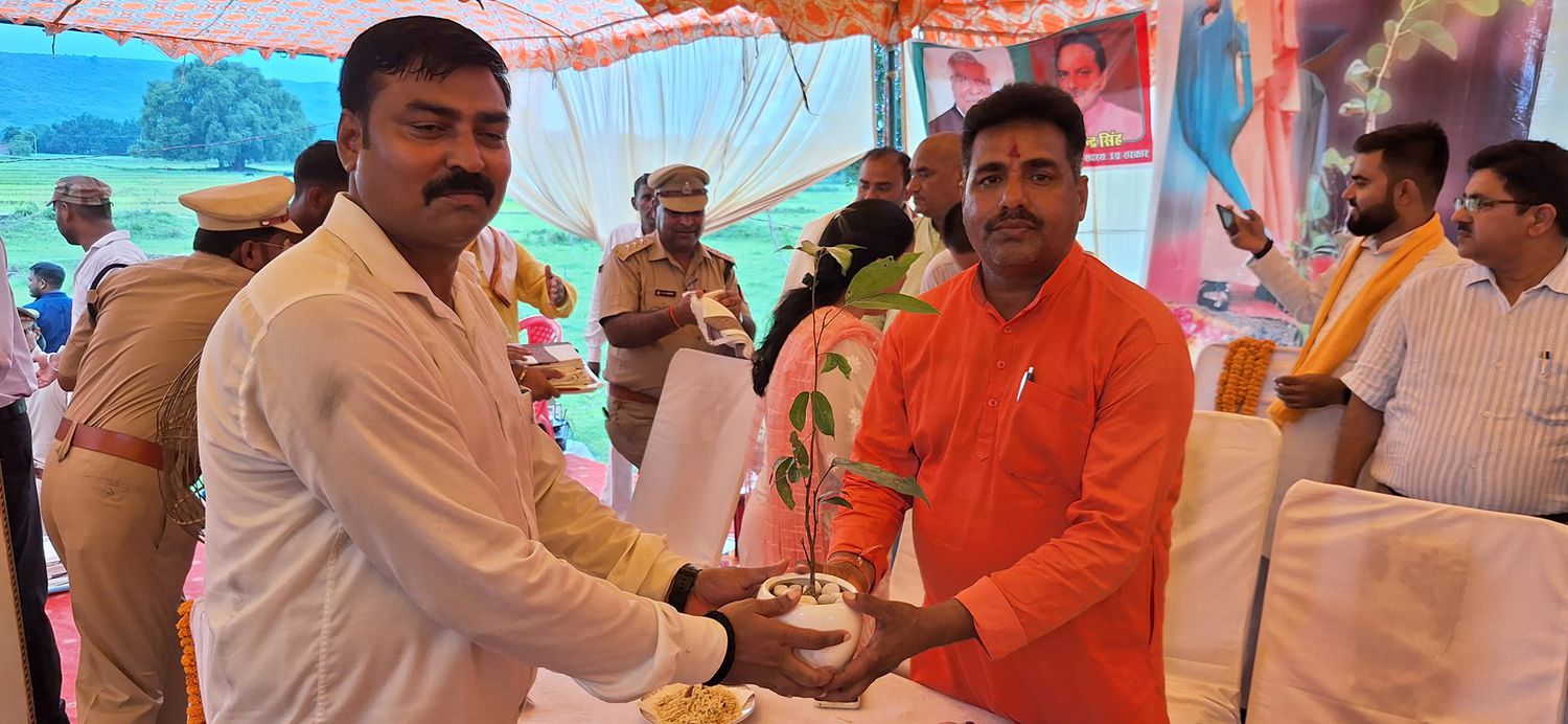 -चंदौली सकलडीहा विधानसभा के विधायक प्रत्याशी एवं भाजपा पार्टी के सदस्य सुर्यमुनि तिवारी जी ने बताया 