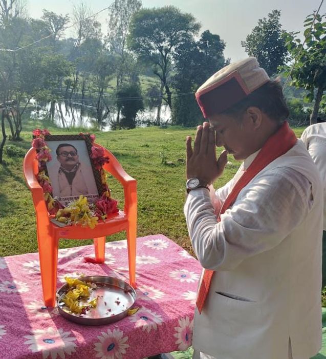 -पर्यावरण प्रहरी गुलाबचंद कुशवाहा जी ने बताया कि  पुण्यतिथि पर बरगद का पौधा लगाना बहुत ही शुभ और परो