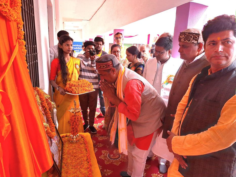 -चंदौली के जनसेवक सूर्यमुनि तिवारी जी ने बताया कि  उत्तर प्रदेश आज विधानसभा पंडित दीनदयाल उपाध्याय न