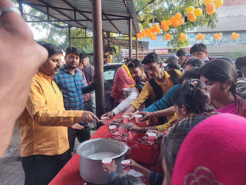 -ॐ त्र्यम्बकं यजामहे सुगन्धिं पुष्टिवर्धनम् ।उर्वारुकमिव बन्धनान् मृत्योर्मुक्षीय मामृतात् ॥   पौराण