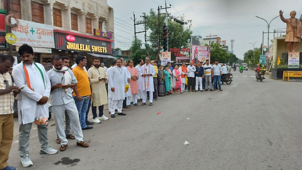 -निषाद पार्टी के प्रदेश प्रभारी एवं राष्ट्रीय सचिव संजय सिंह राजपूत जी ने श्री गुरुदेव रितेश्वर महार