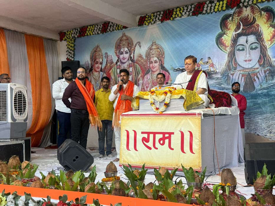 -आज विधानसभा चकिया के ग्राम सभा मसोई में आयोजित श्रीराम कथा कार्यक्रम में सूर्यमुनी तिवारी शामिल हुए