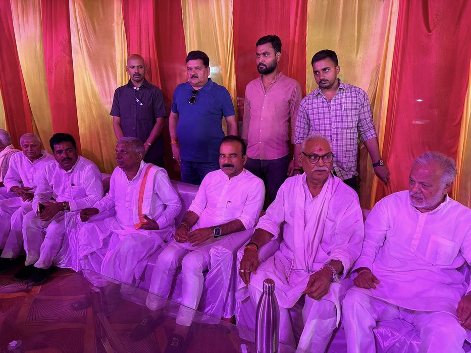 -पूर्व विधानसभा प्रत्याशी सकलडीहा के राजनेता सूर्यमुनि तिवारी जी ने बताया कि आज पंडित दीनदयाल उपाध्य