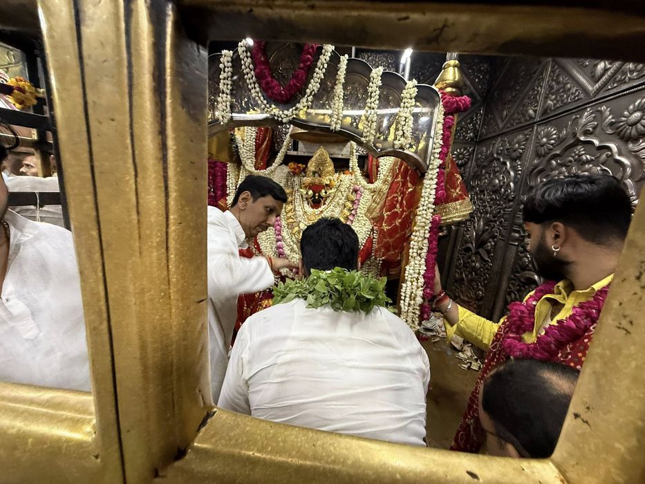 -पूर्व विधानसभा प्रत्याशी सकलडीहा के राजनेता सूर्यमुनि तिवारी जी ने बताया कि आज मिर्ज़ापुर के समीप स्