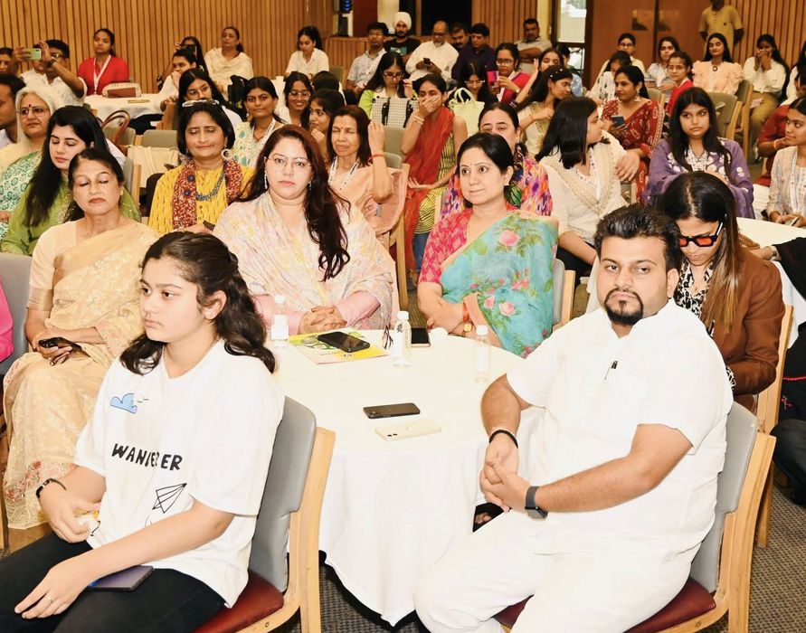 -भाजपा युवा नेता शुभम कौशिक जी ने बताया कि इंडिया इंटरनेशनल सेंटर के सभागार में नरेंद्र मोदी अध्ययन 