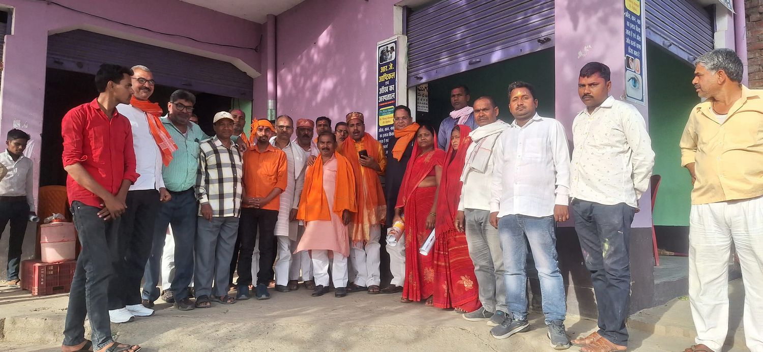 -होली रंगों का तथा हँसी-खुशी का त्यौहार है. इसी परंपरा को बरक़रार रखते हुए आज विधानसभा सकलडीहा क्षेत्
