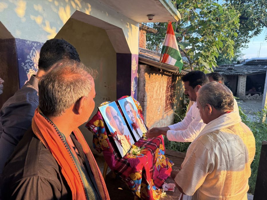 -“सेवा ही संकल्प, सेवा ही समर्पण  जहाँ ज़रूरत होगी, वहाँ होंगे हम..“  <