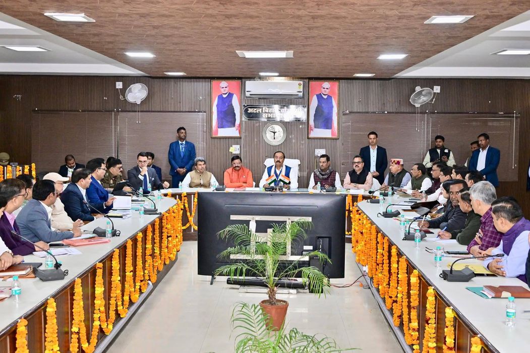 -बदायूँ कलेक्ट्रेट सभागार में आज जनपद स्तरीय प्रशासनिक समीक्षा बैठक का आयोजन किया गया। इस महत्वपूर्ण