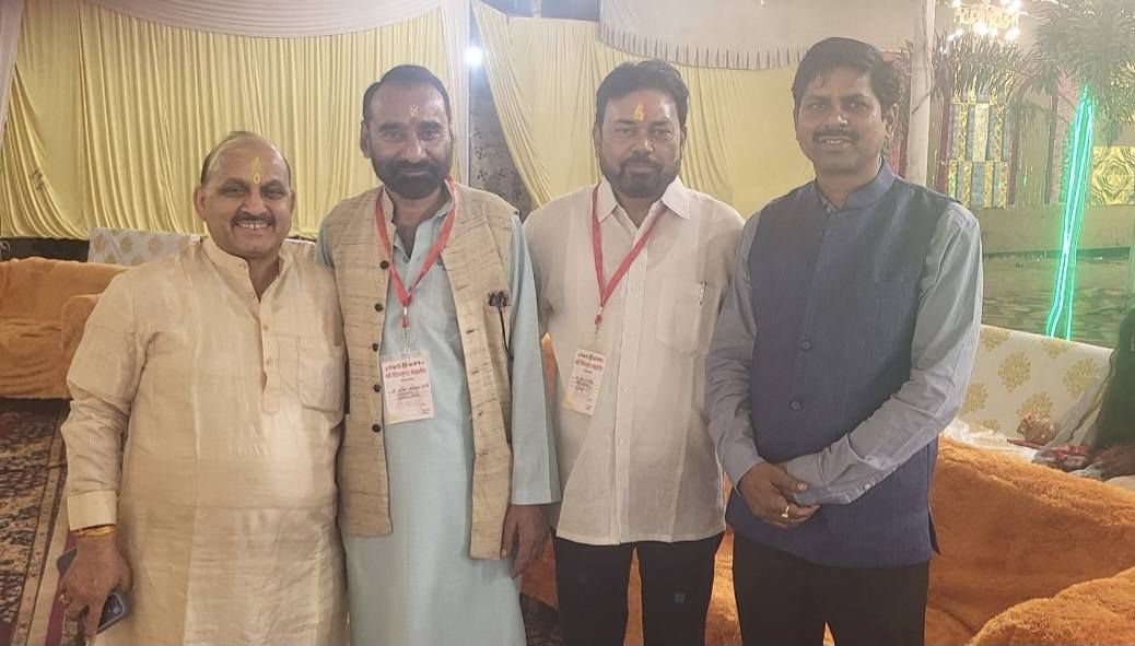 -लखनऊ के हरदोई रोड स्थित देवलोक लॉन, ठाकुरगंज में चित्रगुप्त महासंघ द्वारा आयोजित भगवान श्री चित्रगु