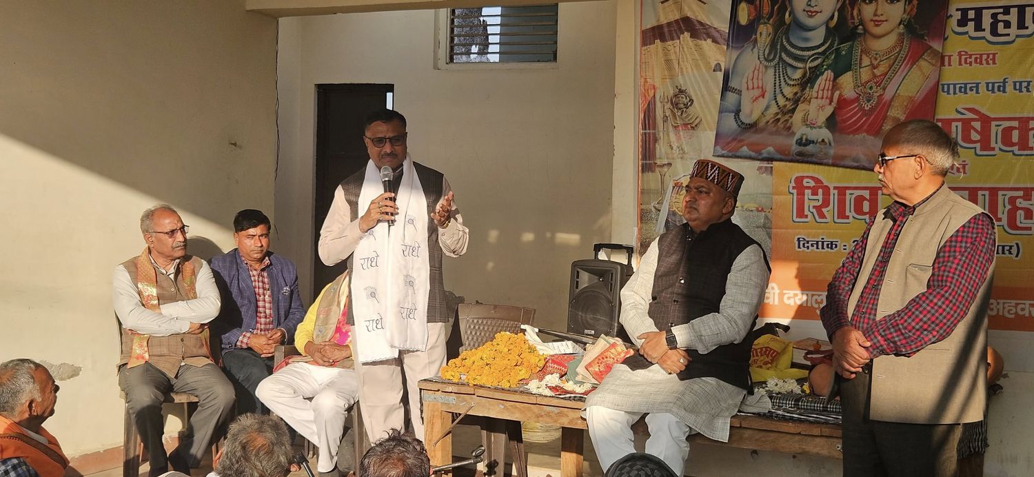 -हाथरस विधानसभा क्षेत्र के रुहेरी मंडल के ग्राम अहवरनपुर स्थित शिव मंदिर पर आयोजित कार्यक्रम में डी.