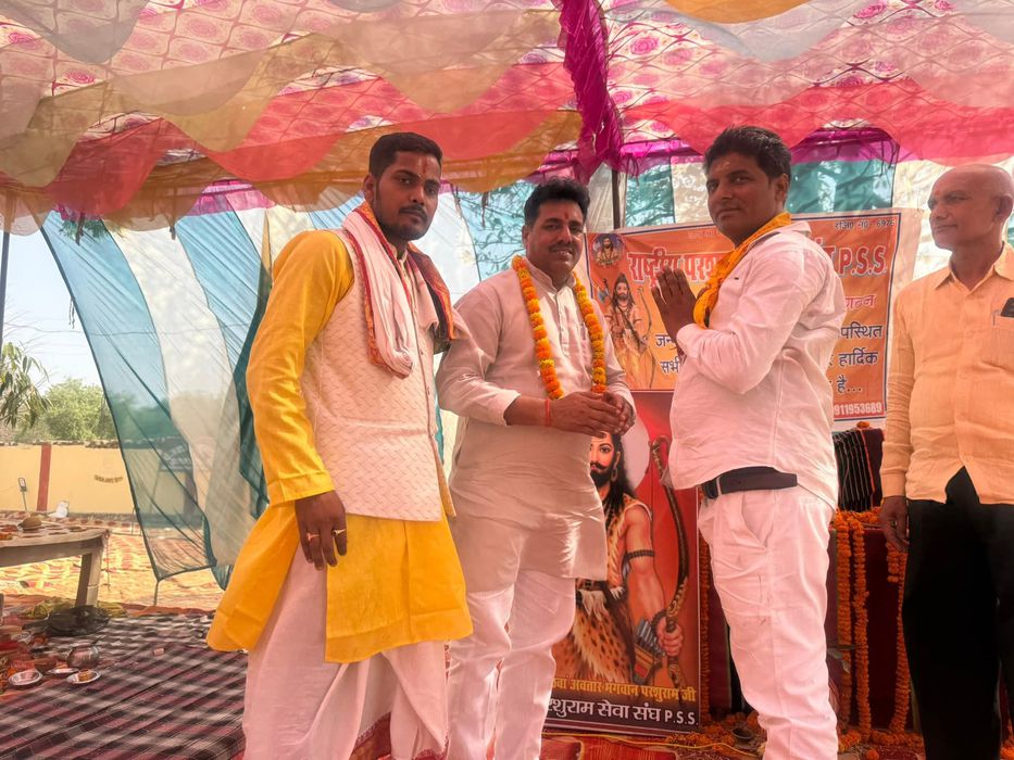 -जनपद चंदौली में भगवान परशुराम जयंती के अवसर पर आयोजित विभिन्न कार्यक्रमों में सूर्य मुनि तिवारी शाम