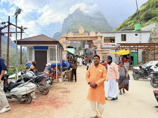 -पूर्व विधानसभा प्रत्याशी सकलडीहा के राजनेता सूर्यमुनि तिवारी जी ने बताया कि हिंदुस्तान के प्रथम गां