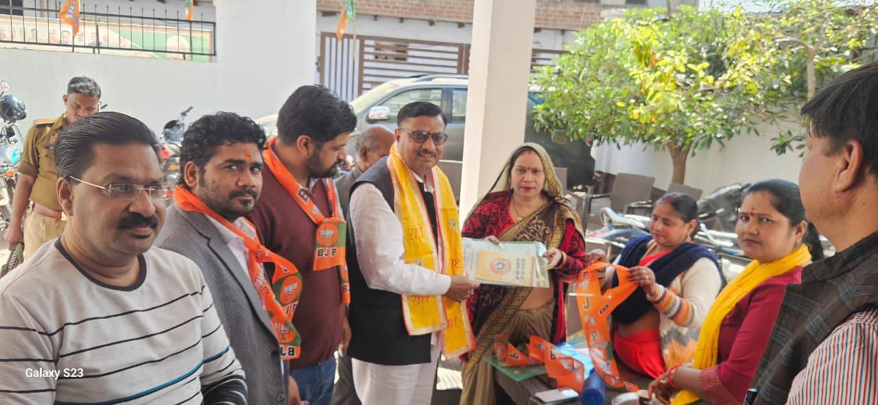 -हाथरस स्थित भाजपा जिला कार्यालय पर जिलाध्यक्ष श्री प्रेम सिंह कुशवाहा जी की अध्यक्षता में आयोजित “प