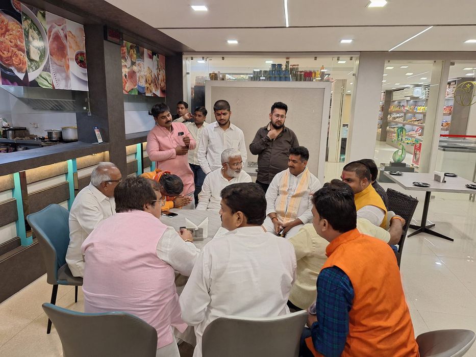 -पूर्व विधानसभा प्रत्याशी भारतीय जनता पार्टी के नेता सूर्यमुनि तिवारी जी ने बताया कि आज उमा रेजीडेंस