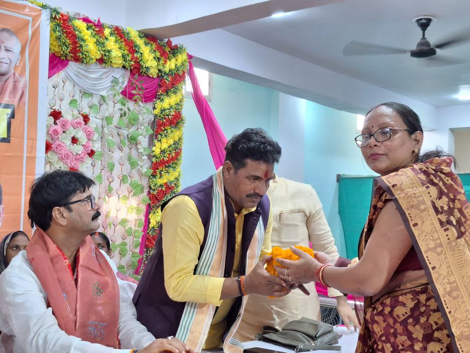 -पूर्व विधानसभा प्रत्याशी भारतीय जनता पार्टी के नेता सूर्यमुनि तिवारी जी ने बताया कि आज सकलडीहा के स