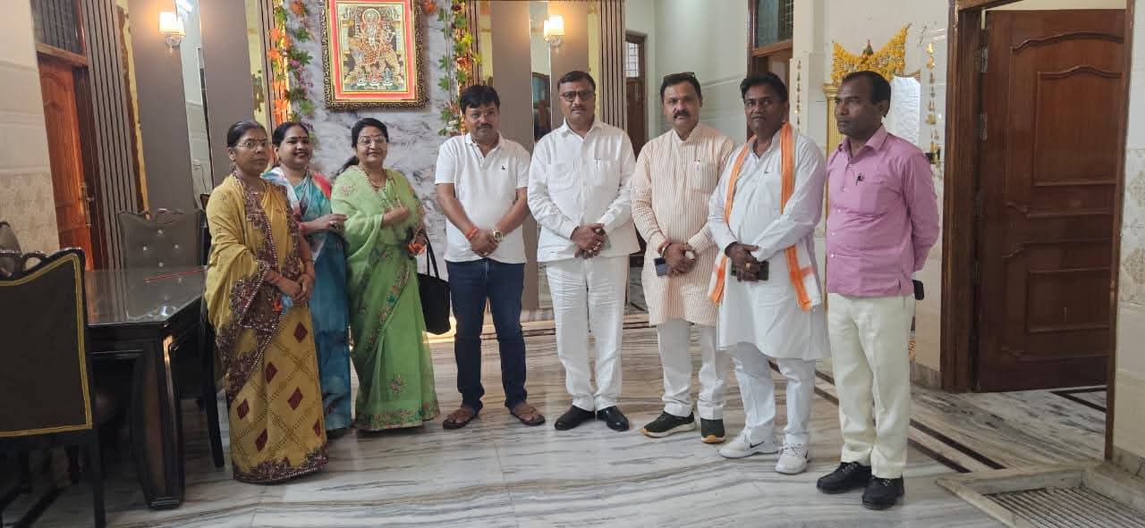 -पुरदिलनगर नगर पंचायत के माननीय चेयरमैन श्री हर्ष कांत कुशवाहा जी के आवास पर डीपी भारती की आत्मीय भे