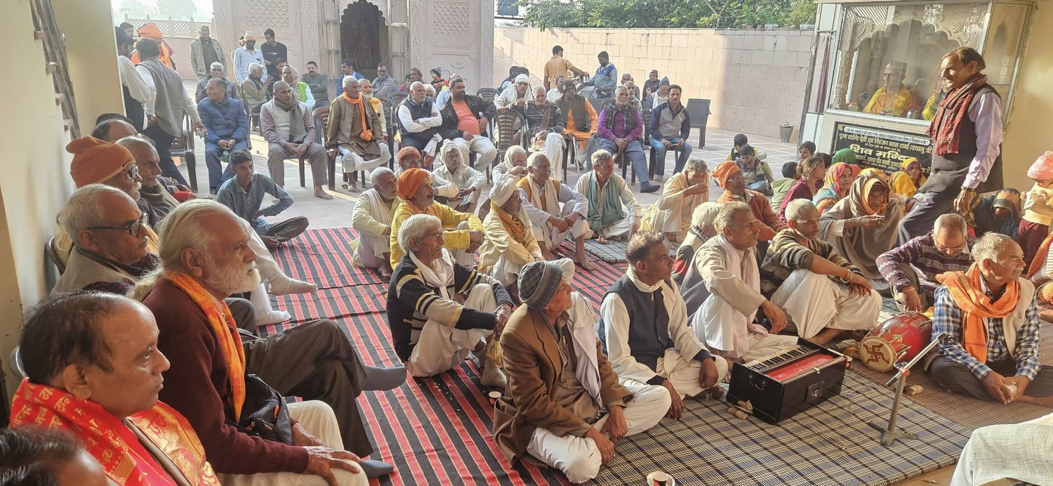 -हाथरस विधानसभा क्षेत्र के रुहेरी मंडल के ग्राम अहवरनपुर स्थित शिव मंदिर पर आयोजित कार्यक्रम में डी.
