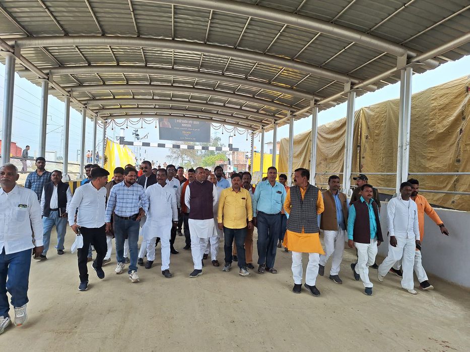 -विकास की पटरी पर भारत की विजयगाथा...   चंदौली के जनसेवक सूर्यमुनि तिवारी जी ने बताया कि माननीय प्रध