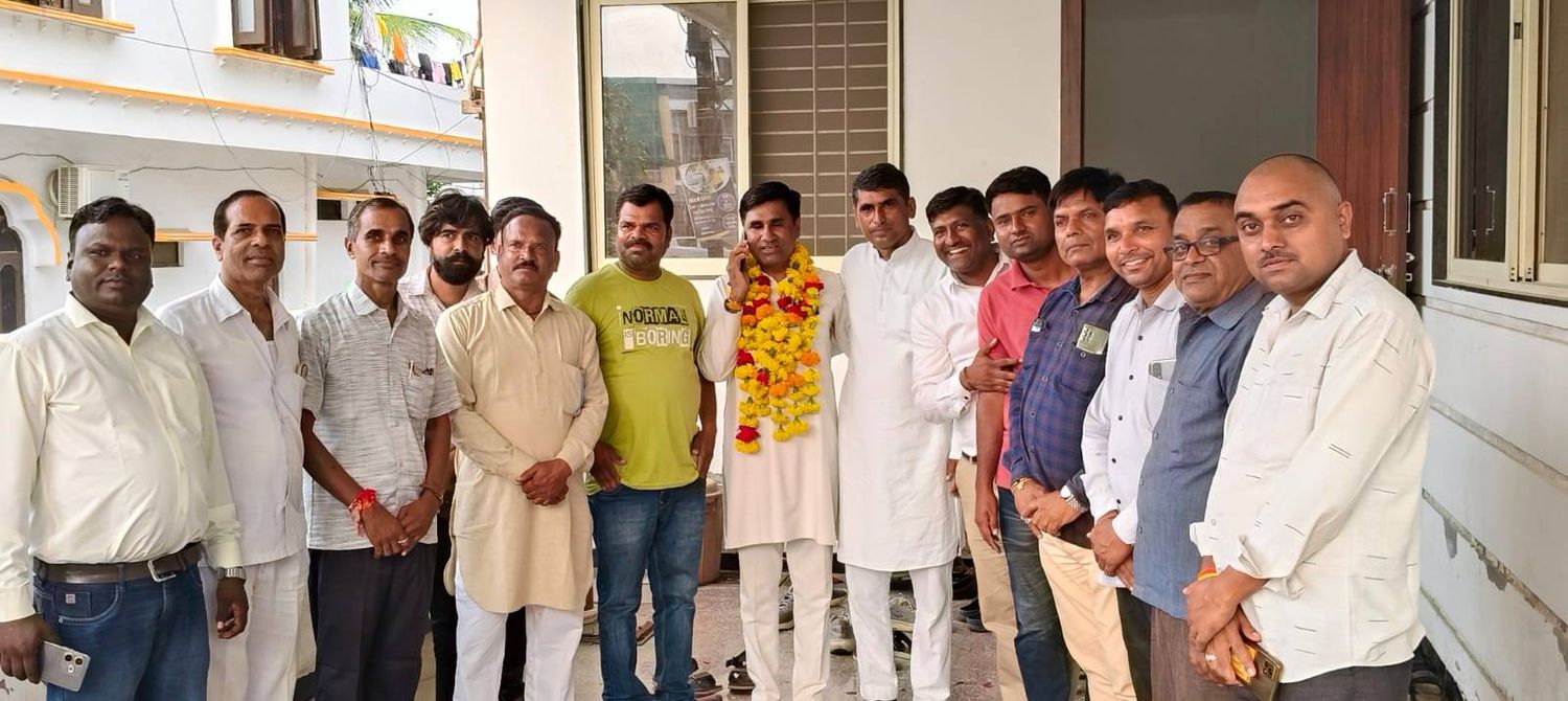 -किसान नेता श्यामलाल जोकचन्द्र जी  मंदसौर पहुंचकर महेंद्र सिंह गुर्जर जी के निवास स्थान पर साथियों क