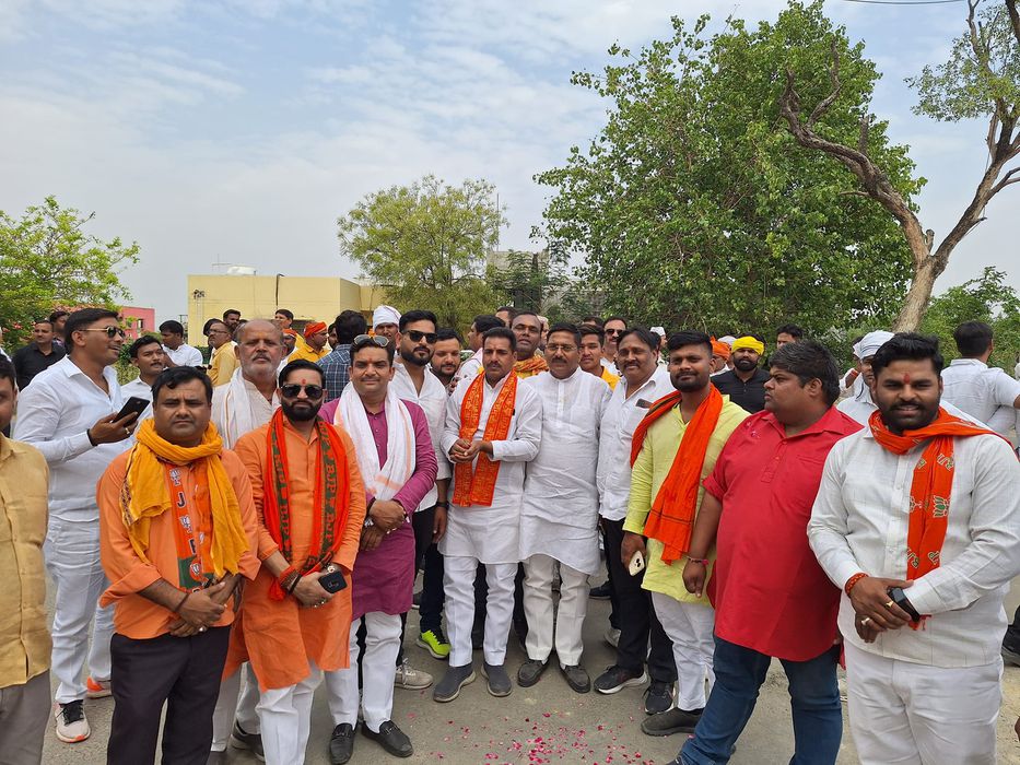 -“मिलकर जीत रहे यह समर  भदोही लोकसभा