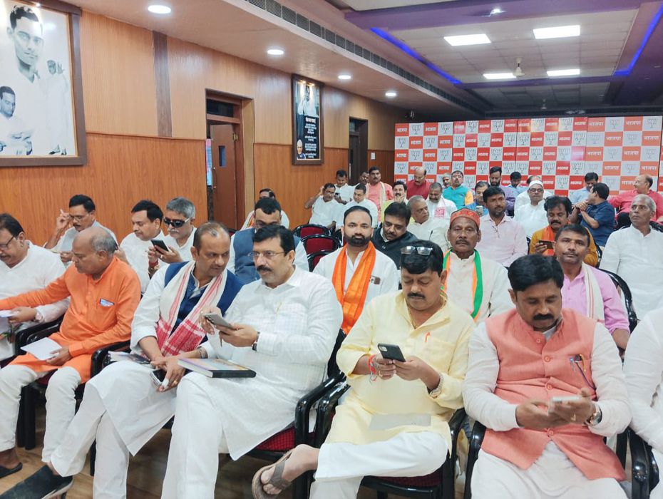 -बिहार प्रदेश के भाजपा महादलित प्रकोष्ठ के सह संयोजक सचिन राम जी ने बताया कि भाजपा प्रदेश कार्यालय स