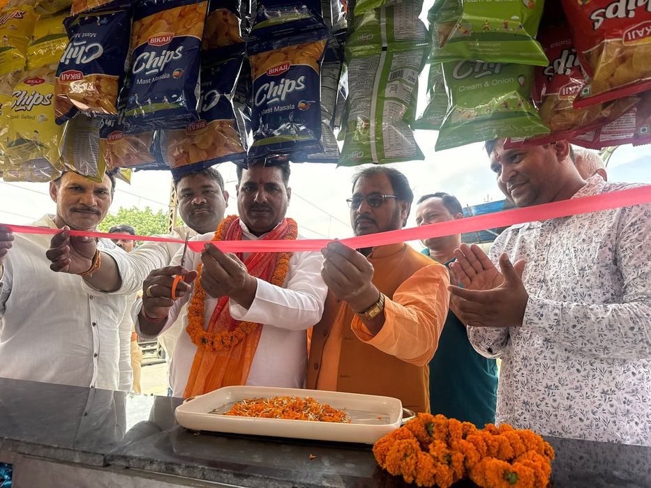 -जनसेवा की दिशा में एक और पहल करते हुए आज पं. दीनदयाल उपाध्याय नगर (मुगलसराय) रेलवे स्टेशन के प्लेटफ