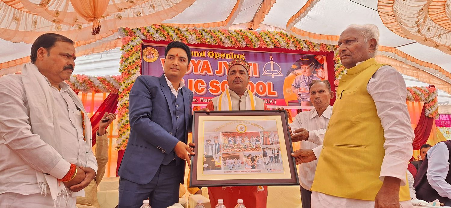 -चंदौली के जनसेवक सूर्यमुनि तिवारी जी ने बताया कि  उत्तर प्रदेश आज विधानसभा पंडित दीनदयाल उपाध्याय न