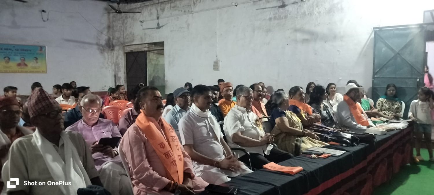 -बांदा जिले में आयोजित एक भव्य सांस्कृतिक कार्यक्रम के दौरान समाजसेवी श्री गुलाब चंद्र कुशवाहा को उन