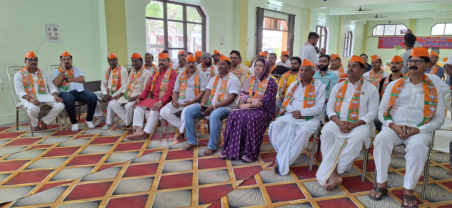 -बीते दिवस रविवार को चंदौली के पंडित दीनदयाल उपाध्याय नगर स्थित पोद्दार भवन में भाजपा कार्यकर्ताओं क