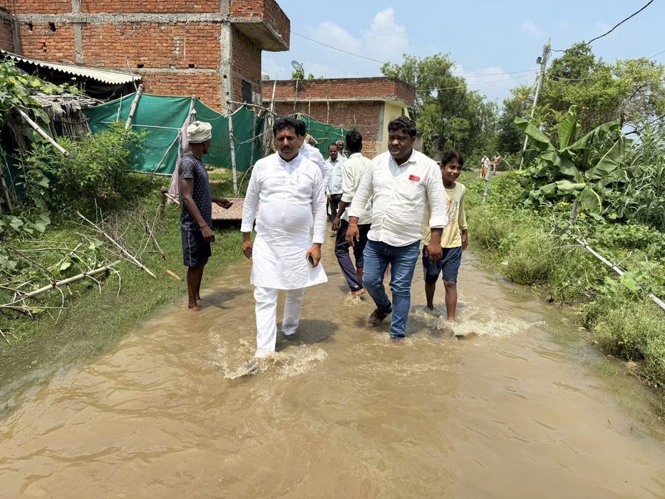 -पूर्व विधानसभा प्रत्याशी सकलडीहा के राजनेता सूर्यमुनि तिवारी जी ने बताया कि  आज विधानसभा मुगलसराय क