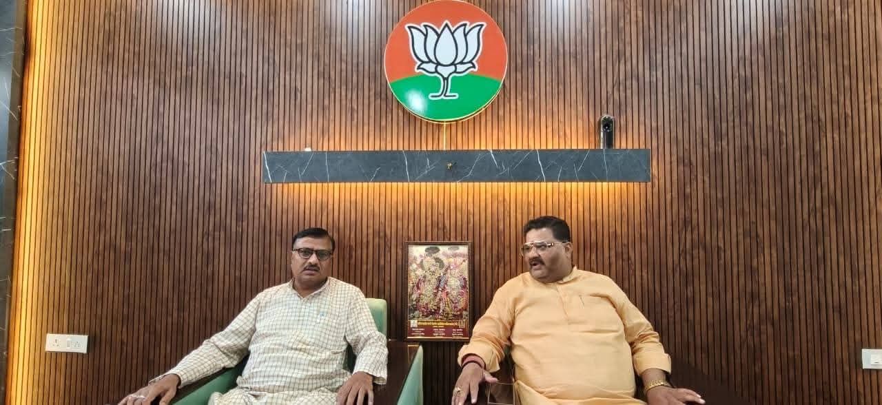 -डीपी भारती जी द्वारा भारतीय जनता पार्टी, हाथरस के निवर्तमान जिलाध्यक्ष श्री शरद माहेश्वरी जी के नवी