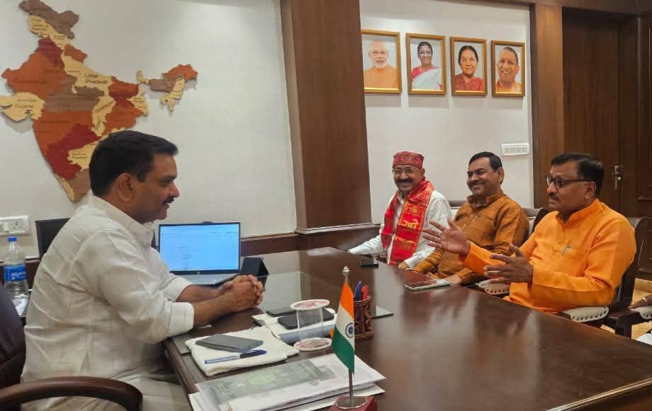 -लखनऊ स्थित उत्तर प्रदेश सरकार के समाज कल्याण विभाग के माननीय राज्य मंत्री (स्वतंत्र प्रभार) श्री अस