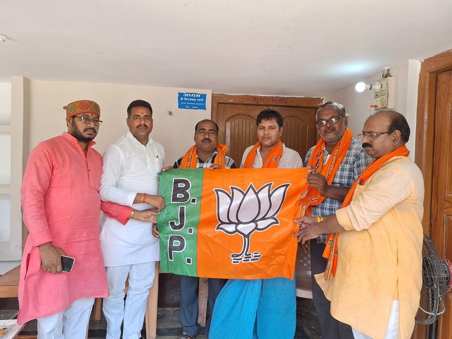 -“जय भाजपा , तय भाजपा “   सकलडीहा विधानसभा से पूर्व भाजपा प्रत्याशी एवं जननेता सूर्यमुनि