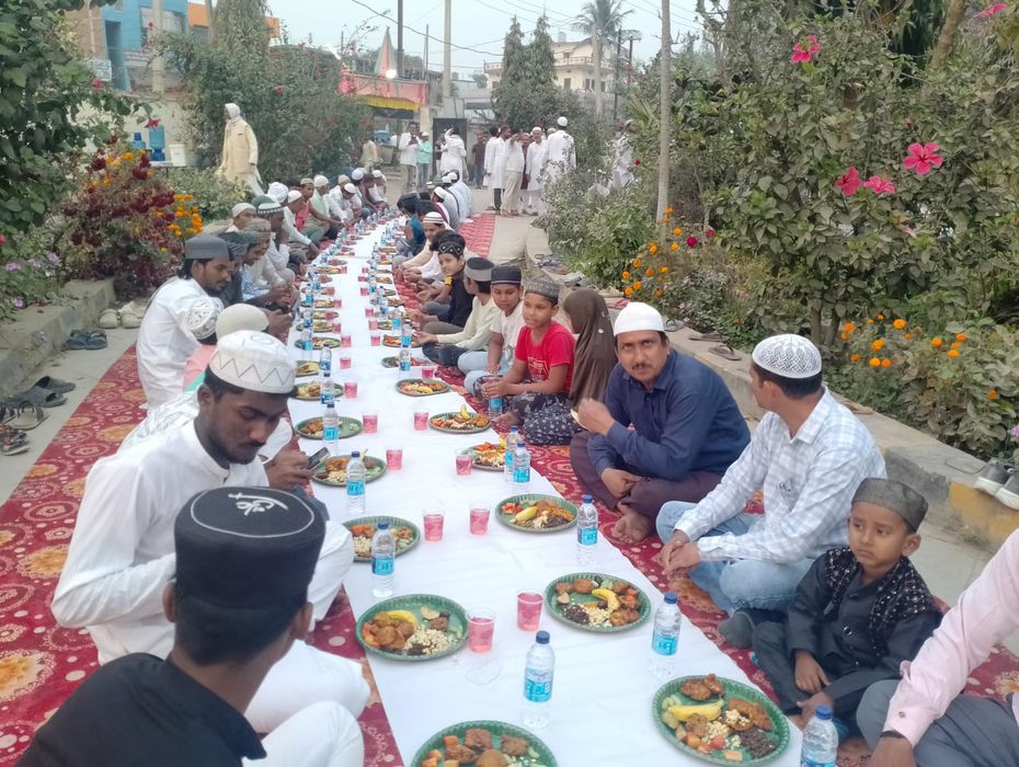 -पालीगंज में नौजवान कमिटी द्वारा आयोजित दावत-ए-इफ्तार कार्यक्रम में पालीगंज के विधायक संदीप सौरव शाम