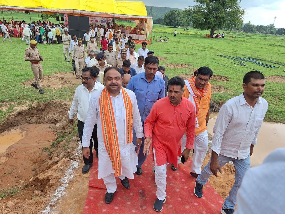 -चंदौली सकलडीहा विधानसभा के विधायक प्रत्याशी एवं भाजपा पार्टी के सदस्य सुर्यमुनि तिवारी जी ने बताया 