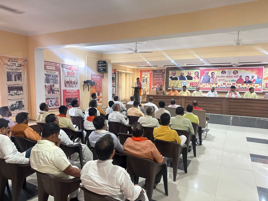 -जनपद चन्दौली मुख्यालय स्थित भारतीय जनता पार्टी के जिला कार्यालय में आयोजित स्थापना दिवस समारोह में 