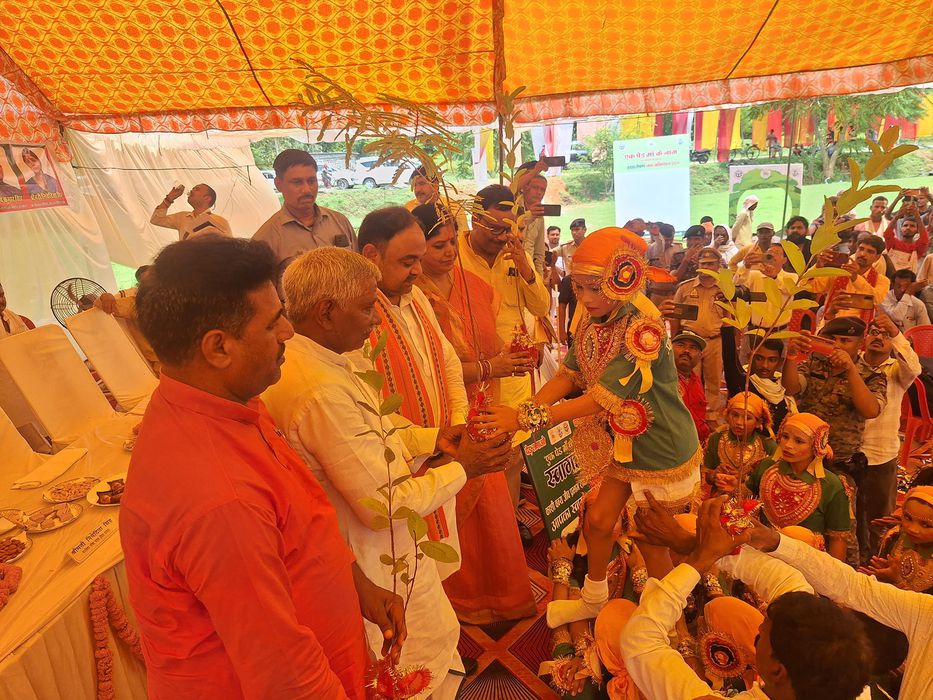 -चंदौली सकलडीहा विधानसभा के विधायक प्रत्याशी एवं भाजपा पार्टी के सदस्य सुर्यमुनि तिवारी जी ने बताया 