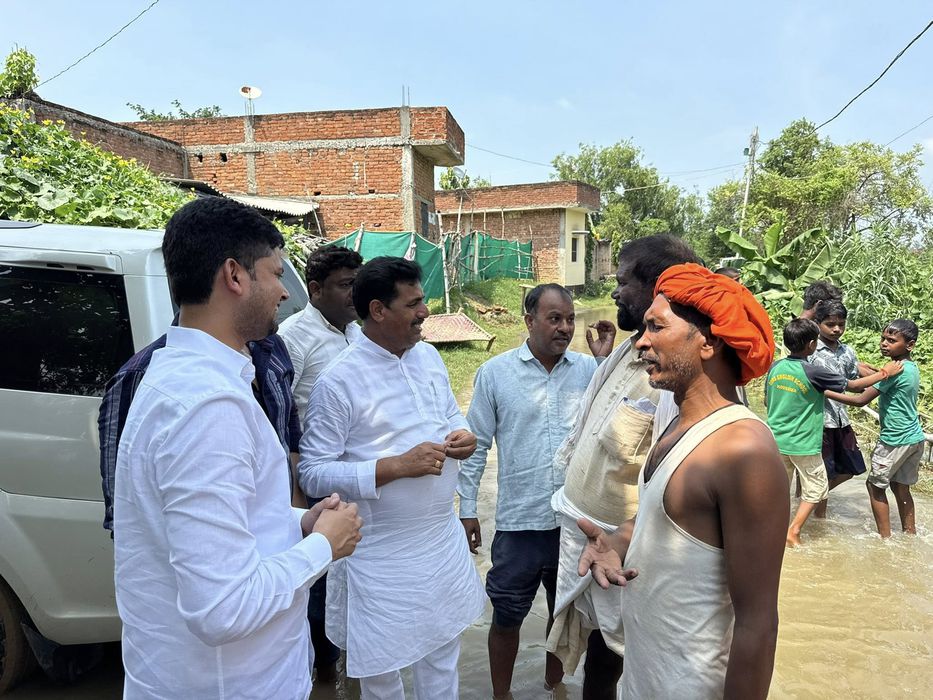 -पूर्व विधानसभा प्रत्याशी सकलडीहा के राजनेता सूर्यमुनि तिवारी जी ने बताया कि  आज विधानसभा मुगलसराय क