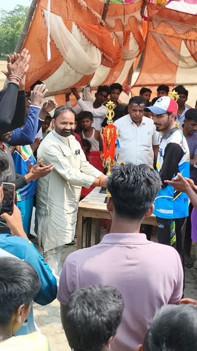 -आज जिला परिषद क्षेत्र के छाजन खरियार में आयोजित क्रिकेट टूर्नामेंट के फाइनल मैच में शामिल होकर सचिन