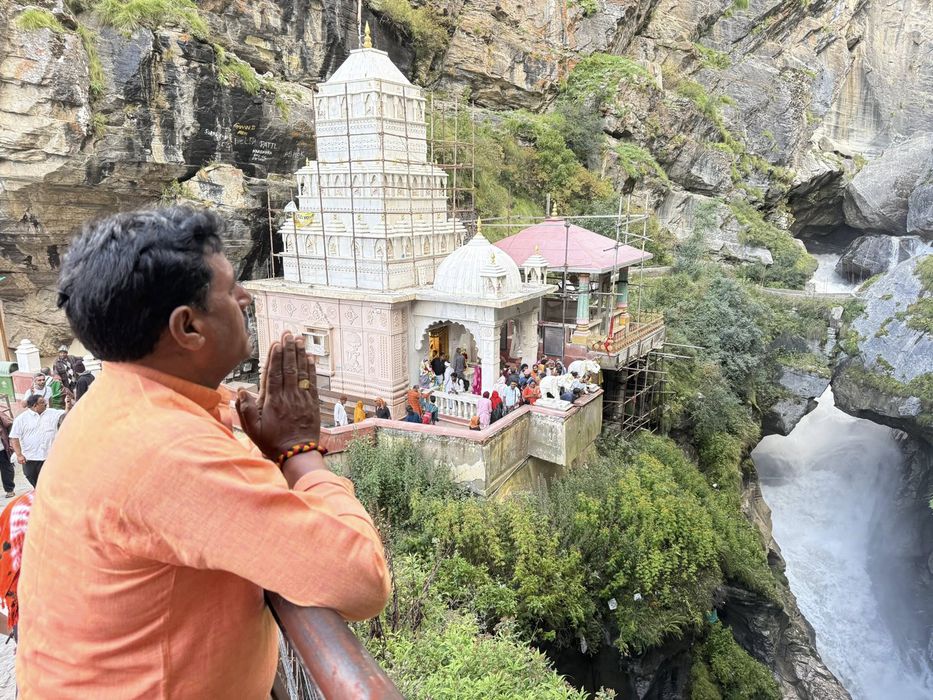 -पूर्व विधानसभा प्रत्याशी सकलडीहा के राजनेता सूर्यमुनि तिवारी जी ने बताया कि हिंदुस्तान के प्रथम गां